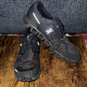 On Cloud -Cloud 5 athletic shoes